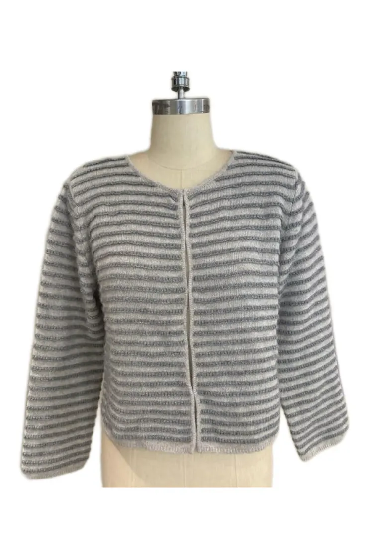 Waarom is een gestreepte kasjmier trui voor dames de perfecte investering voor elke moderne garderobe?