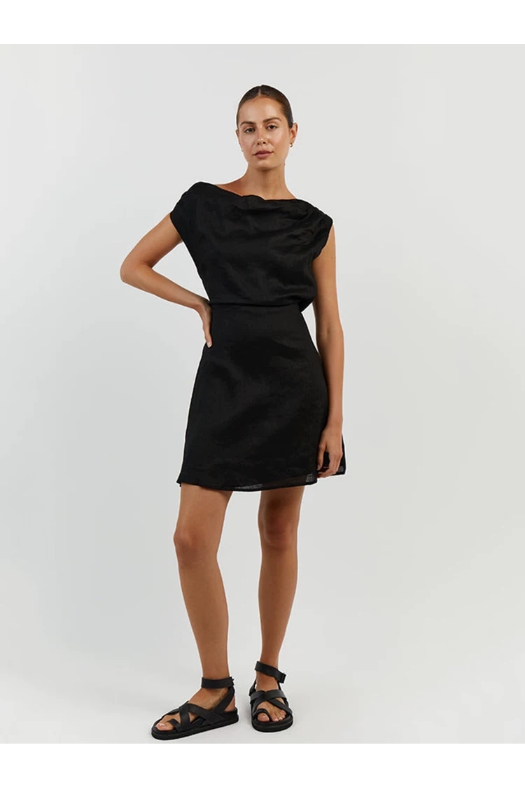 Waarom wordt een off-shoulder linnen korte jurk voor dames een must-have keuze voor moderne zomermode?